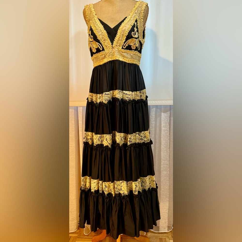 BASIX II Elegant Black and Gold Maxi Dress, Elegant , size 8, 100% Silk, lined